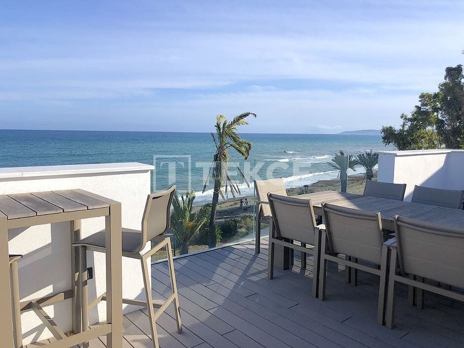 3 bedroom Villa for sale in Estepona with pool - € 3,450,000 (Ref: 9626969)