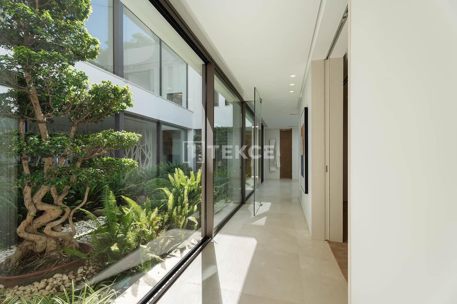 6 makuuhuone Huvila myytävänä paikassa La Quinta mukana uima-altaan - 6 450 000 € (Ref: 9626970)