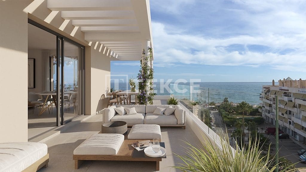 1 bedroom Flat for sale in Torre de Benagalbon with pool - € 227,000 (Ref: 9646476)