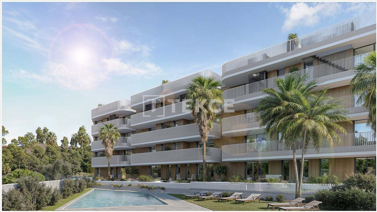2 bedroom Flat for sale in Estepona with pool - € 530,000 (Ref: 9665615)