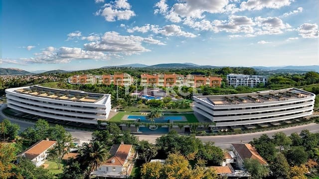 2 soveværelse Lejlighed til salg i La Duquesa / Puerto de la Duquesa, Manilva med swimmingpool - € 382.000 (Ref: 9673584)