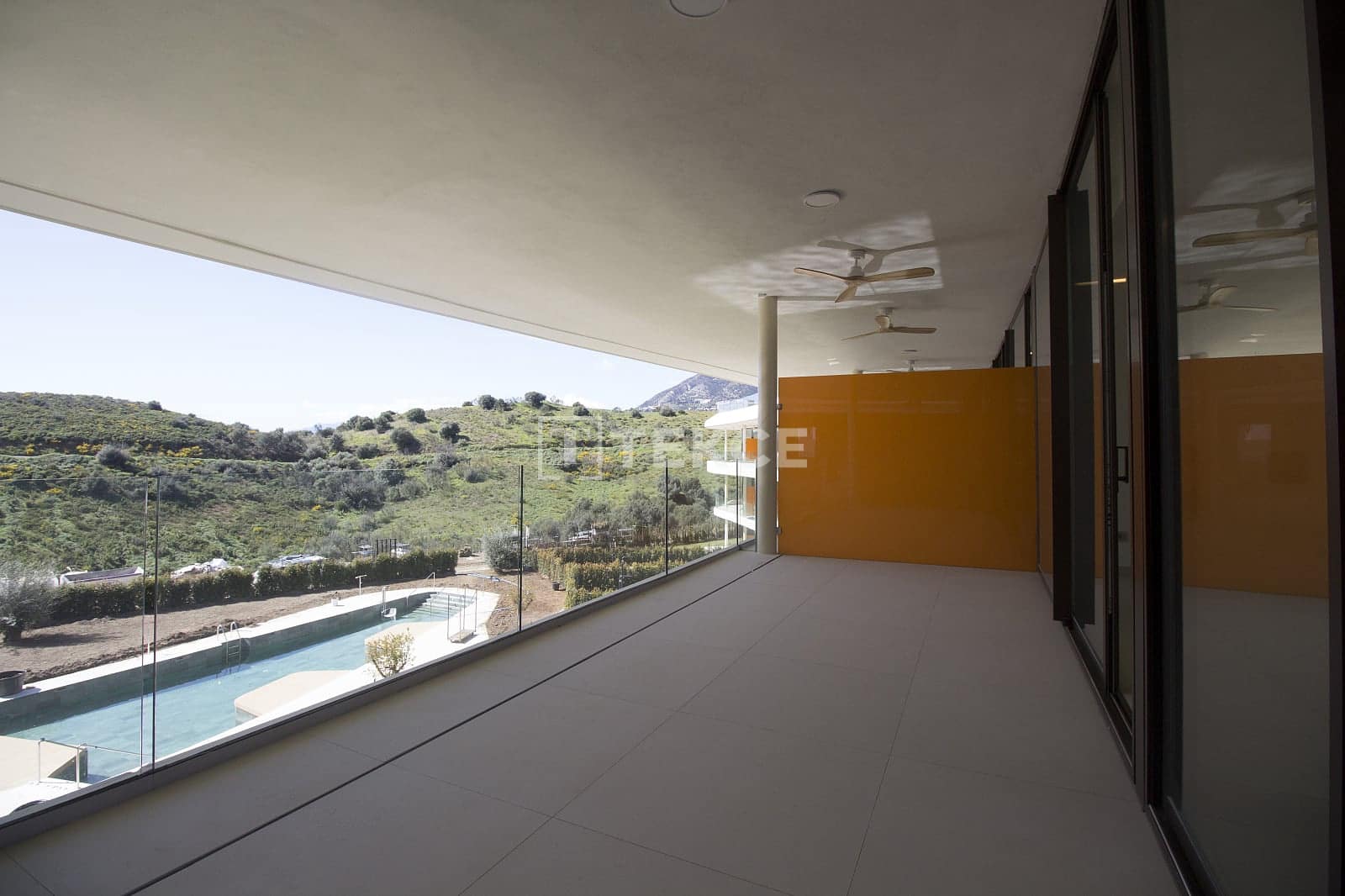 2 slaapkamer Flat te koop in Fuengirola met zwembad - € 625.000 (Ref: 9719128)