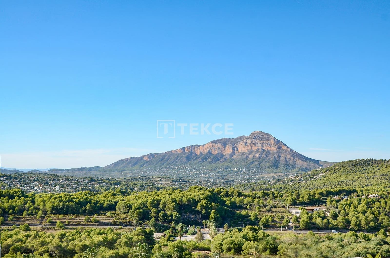 4 bedroom Villa for sale in Arenal with pool - € 1,425,000 (Ref: 9719137)