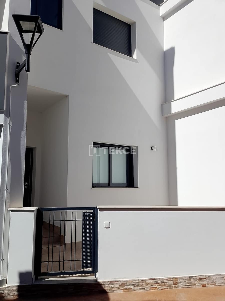 3 bedroom Flat for sale in Los Altos with pool - € 260,000 (Ref: 9744012)