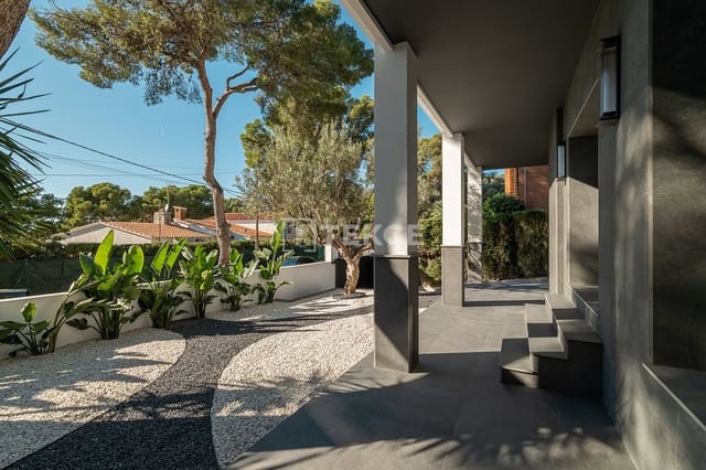 5 sypialnia Willa na sprzedaż w Castelldefels z basenem - 2 420 000 € (Ref: 9770178)