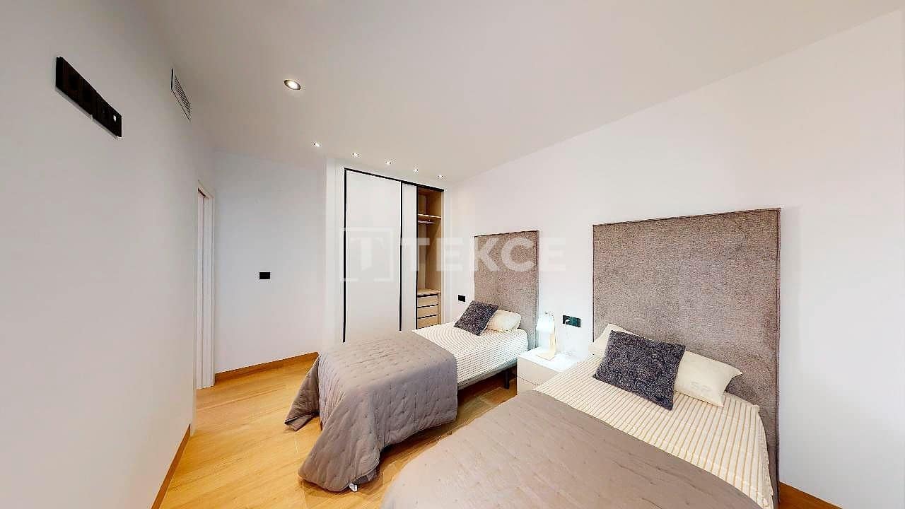 5 sypialnia Willa na sprzedaż w Finestrat z basenem - 820 000 € (Ref: 9803997)