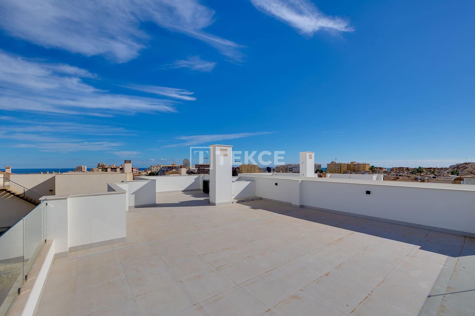 4 Zimmer Villa zu verkaufen in Torrevieja mit Pool - 750.000 € (Ref: 9810951)