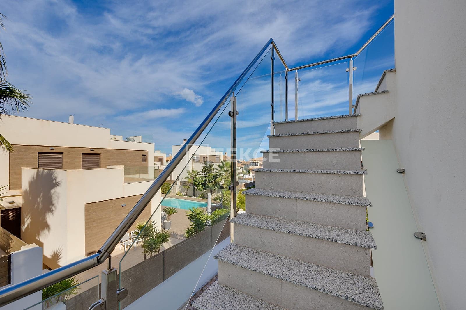 4 Zimmer Villa zu verkaufen in Torrevieja mit Pool - 750.000 € (Ref: 9810951)