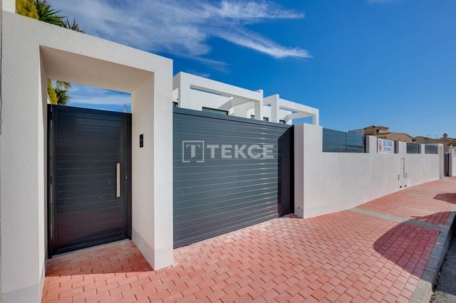 4 soverom Villa til salgs i Torrevieja med svømmebasseng - € 750 000 (Ref: 9810951)