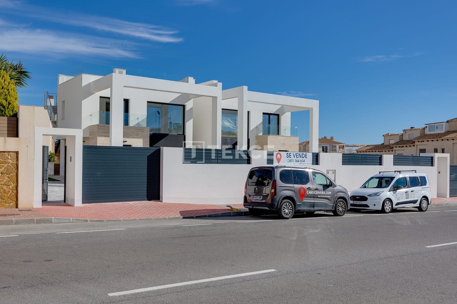 4 Zimmer Villa zu verkaufen in Torrevieja mit Pool - 750.000 € (Ref: 9810951)