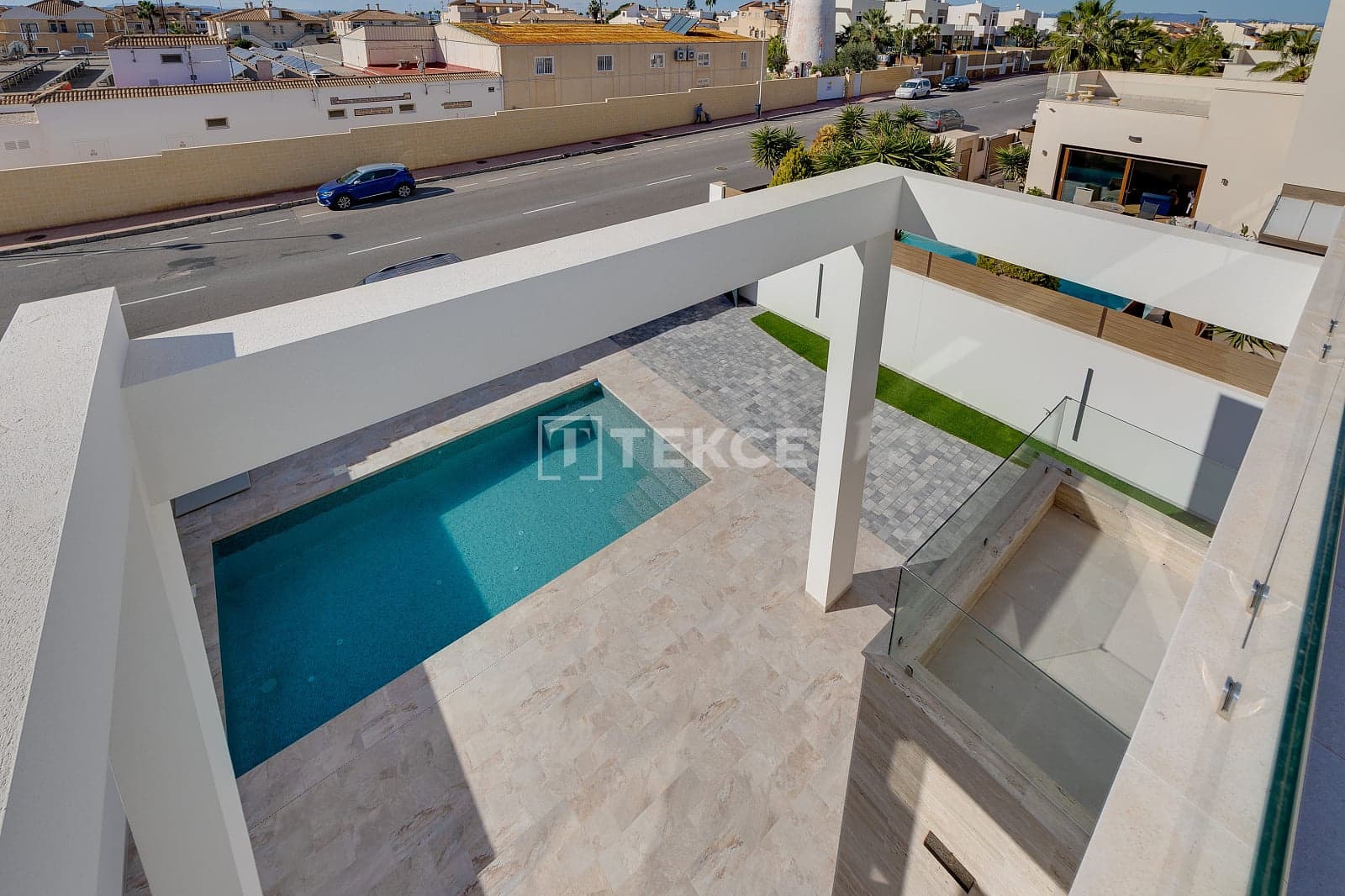 4 Zimmer Villa zu verkaufen in Torrevieja mit Pool - 750.000 € (Ref: 9810951)