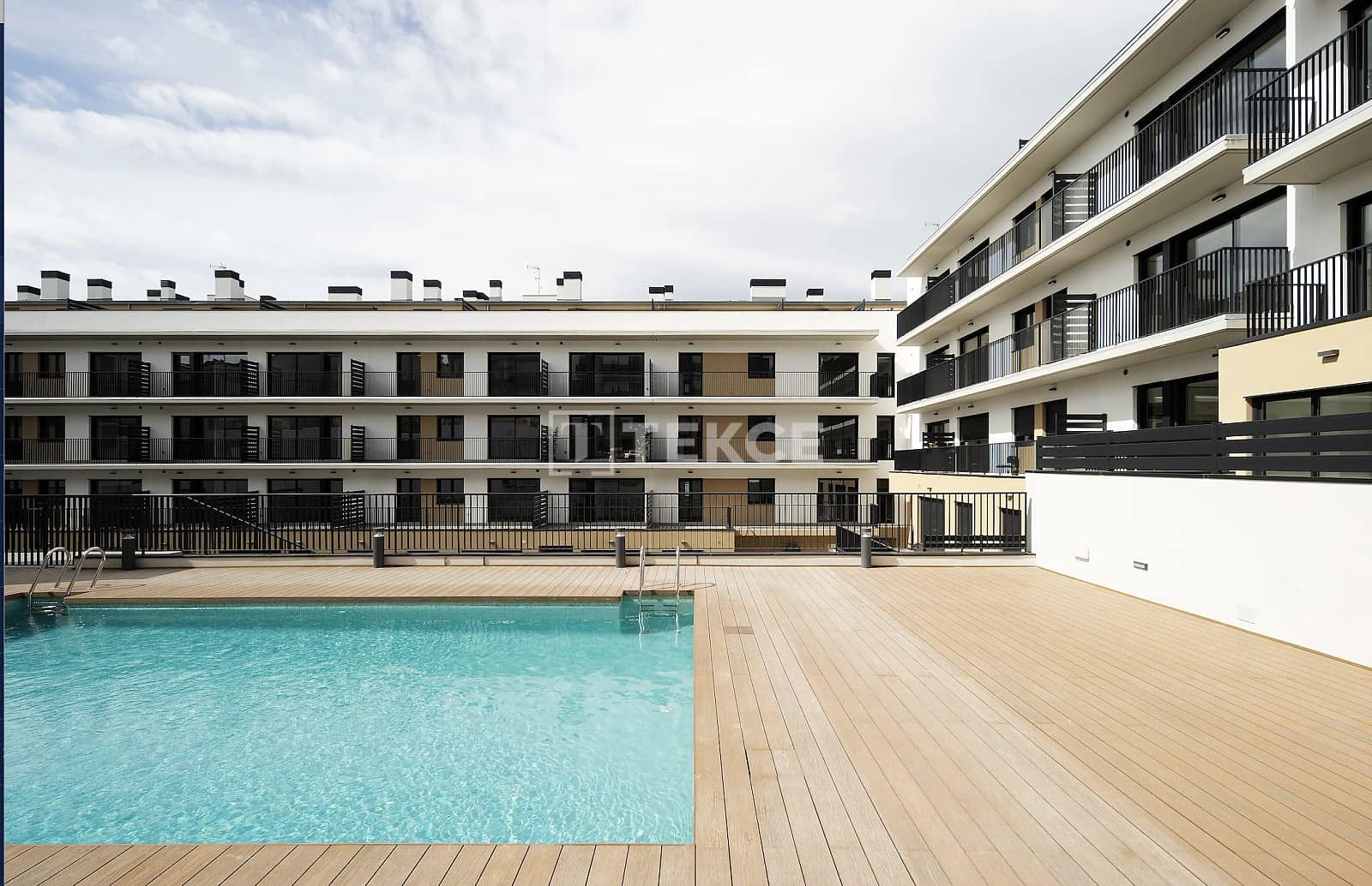 3 bedroom Flat for sale in Terrassa with pool - € 336,000 (Ref: 9819743)