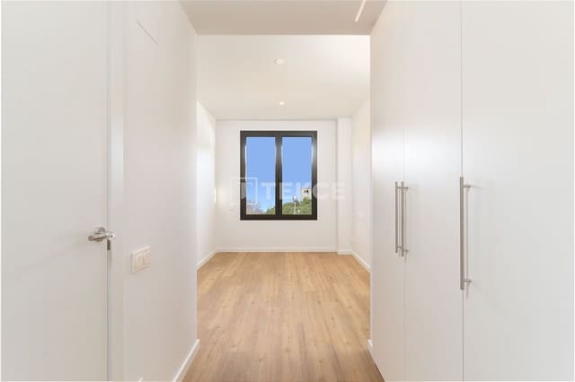 Piso de 3 habitaciones en Sabadell en venta con piscina - 355.000 € (Ref: 9819744)