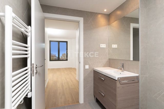 Piso de 3 habitaciones en Sabadell en venta con piscina - 355.000 € (Ref: 9819744)