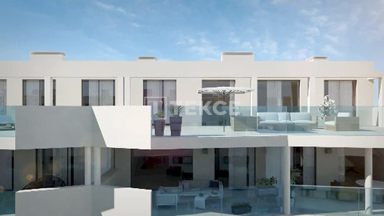 Piso de 1 habitación en Las Lagunas de Mijas en venta con piscina - 325.000 € (Ref: 9832065)