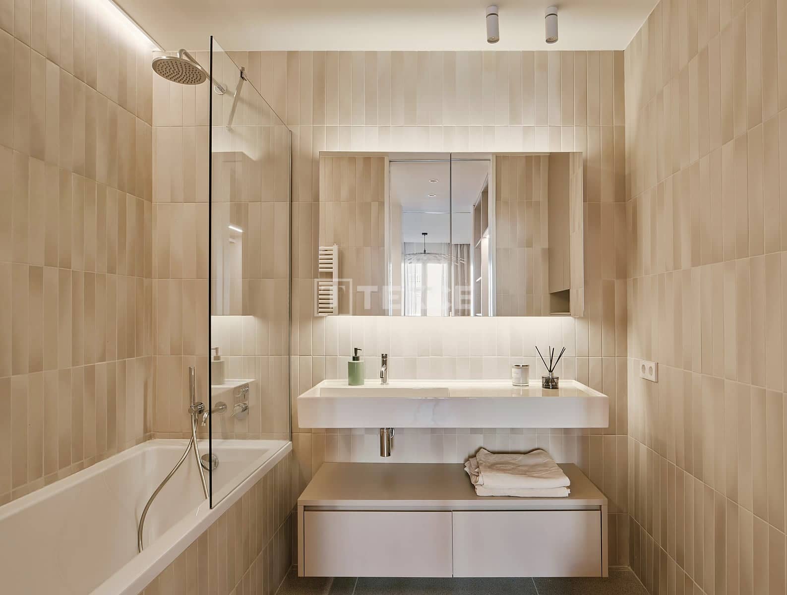 2 slaapkamer Flat te koop in Barcelona stad - € 994.000 (Ref: 9844701)