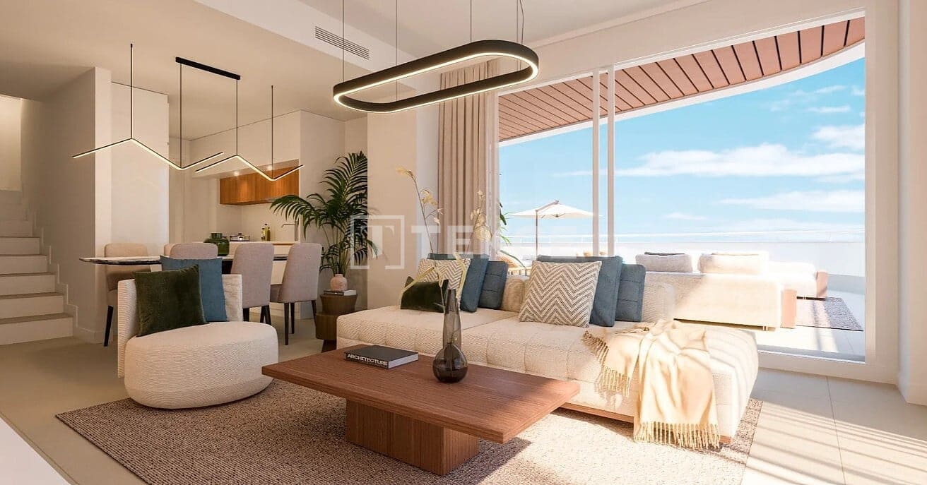 Piso de 3 habitaciones en Torrox en venta con piscina - 421.000 € (Ref: 9891437)