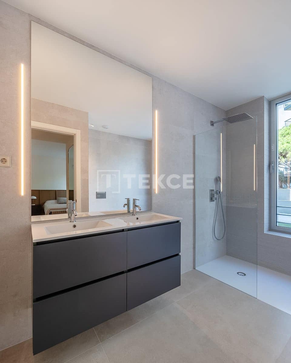 2 chambre Appartement à vendre à Platja d'Aro avec piscine - 1 160 000 € (Ref: 9909866)