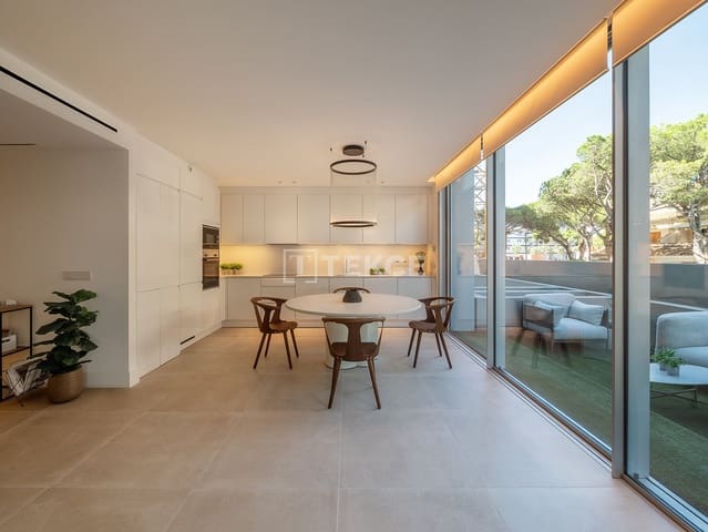 3 bedroom Flat for sale in Platja d'Aro, Castell-Platja d'Aro with pool - € 1,495,000 (Ref: 9909867)