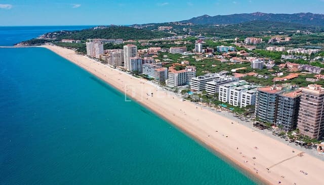 3 bedroom Flat for sale in Platja d'Aro, Castell-Platja d'Aro with pool - € 1,495,000 (Ref: 9909867)