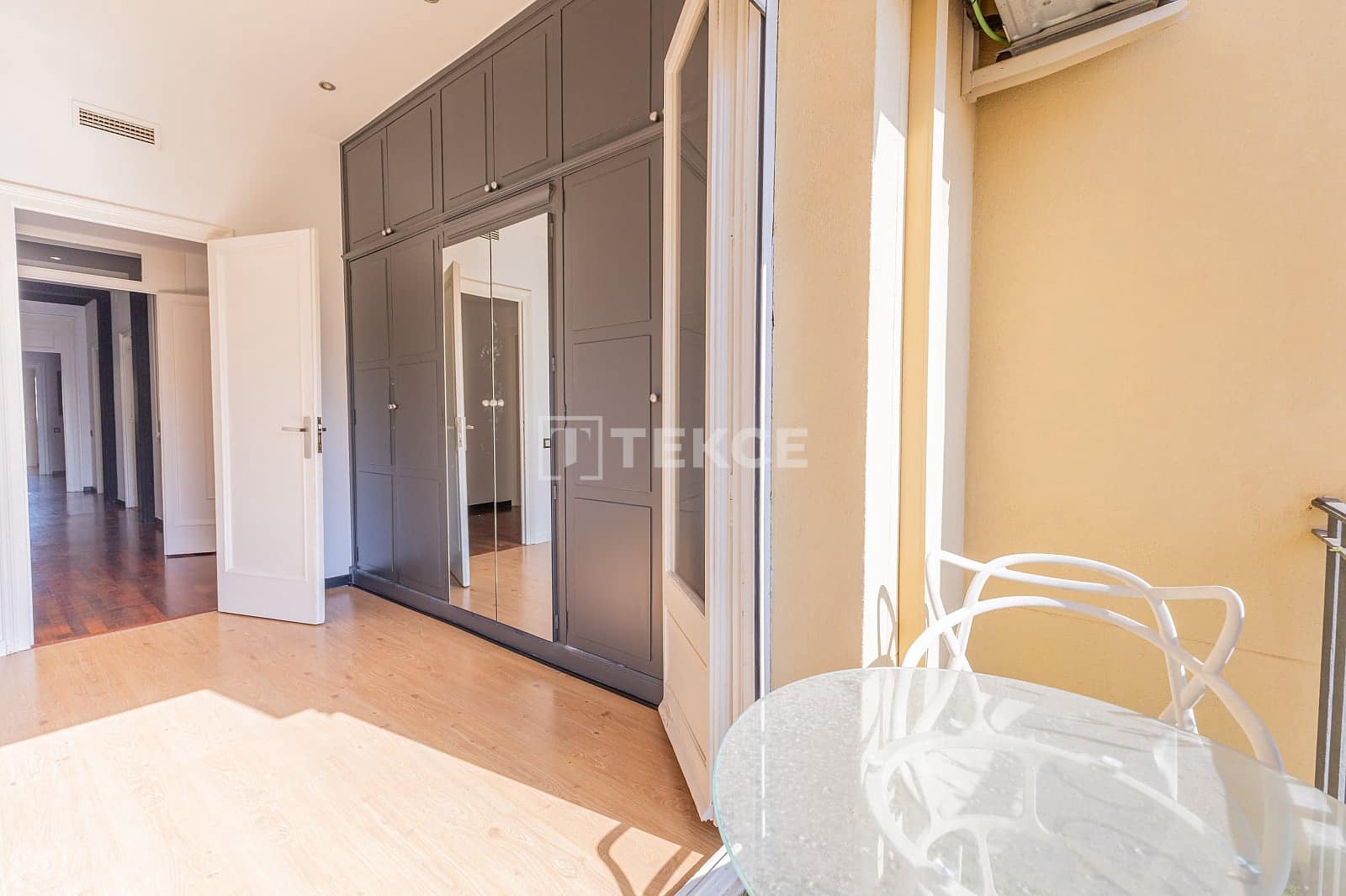 5 soveværelse Lejlighed til salg i Barcelona by - € 1.390.000 (Ref: 9919183)