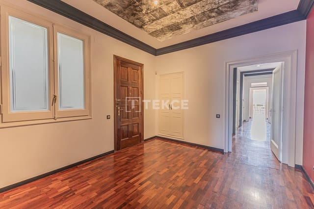 5 soveværelse Lejlighed til salg i Sant Gervasi - La Bonanova, Barcelona by - € 1.390.000 (Ref: 9919183)