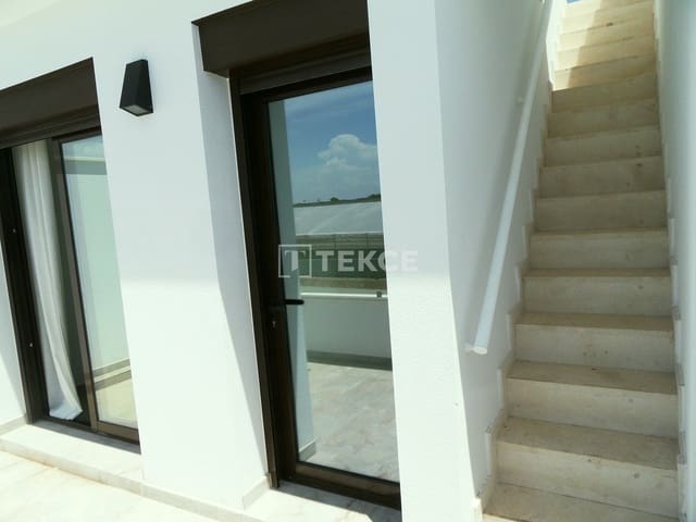 Chalet de 4 habitaciones en Pilar de la Horadada en venta con piscina - 370.000 € (Ref: 9919186)