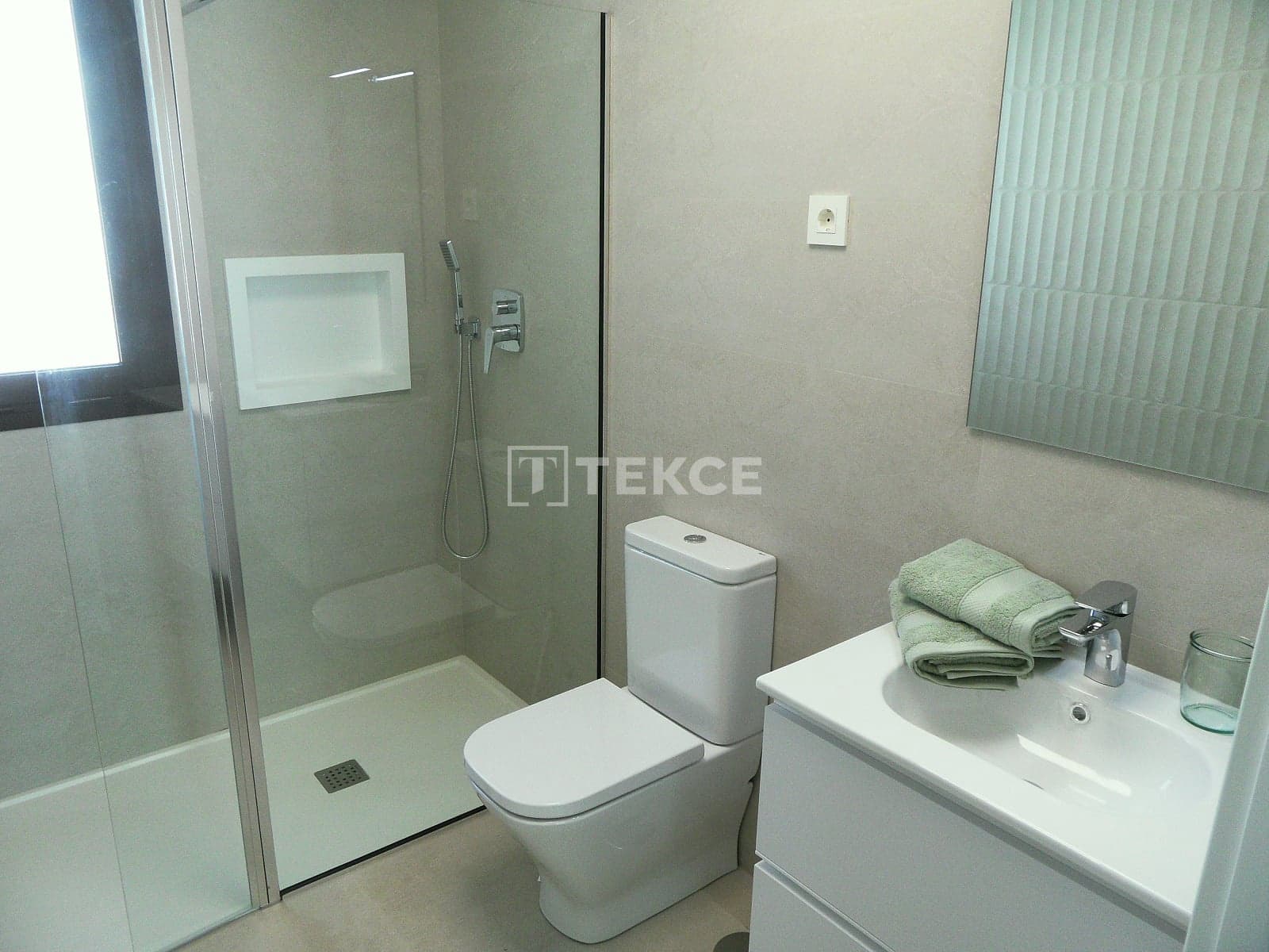 Chalet de 4 habitaciones en Pilar de la Horadada en venta con piscina - 370.000 € (Ref: 9919186)