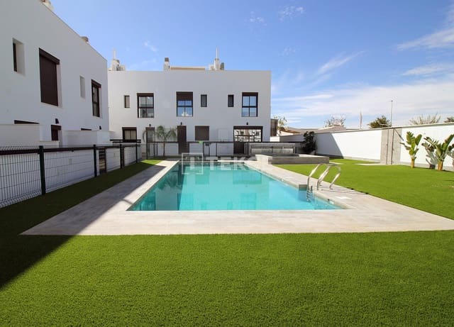 Chalet de 4 habitaciones en Pilar de la Horadada en venta con piscina - 370.000 € (Ref: 9919186)