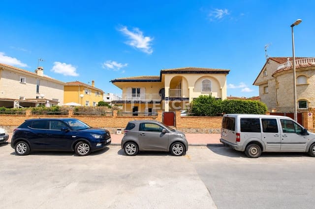 5 sovrum Villa till salu i La Zenia, Orihuela med pool - 1 295 000 € (Ref: 9919187)