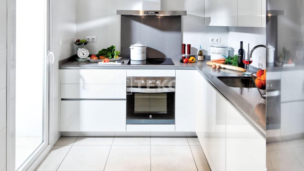 3 soverom Leilighet til salgs i Nueva Andalucia med svømmebasseng - € 450 000 (Ref: 9996503)