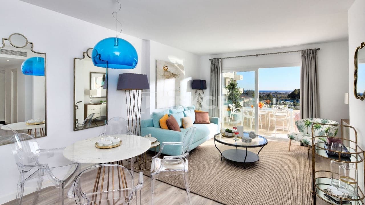 3 soverom Leilighet til salgs i Nueva Andalucia med svømmebasseng - € 450 000 (Ref: 9996503)