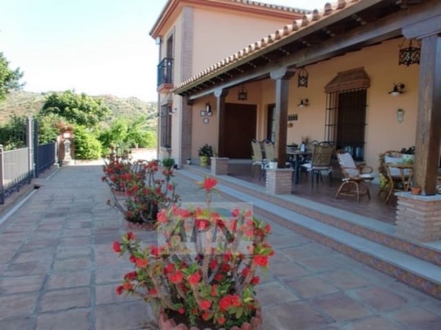 7 bedroom Finca/Country House for sale in Alora with pool - € 650,000 (Ref: 1722856)