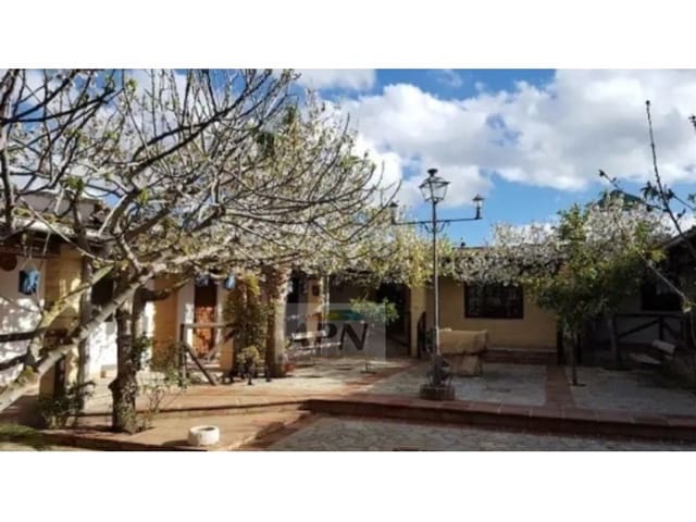 7 soveværelse Finca/Landehus til salg i Campillos med swimmingpool - € 785.000 (Ref: 7301885)