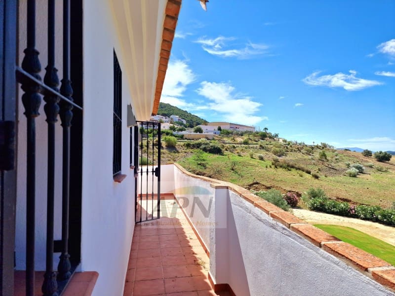 4 soveværelse Finca/Landehus til salg i Carratraca med swimmingpool - € 650.000 (Ref: 7639703)