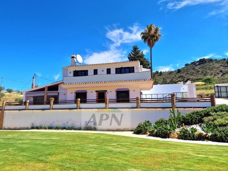 4 soveværelse Finca/Landehus til salg i Carratraca med swimmingpool - € 650.000 (Ref: 7639703)