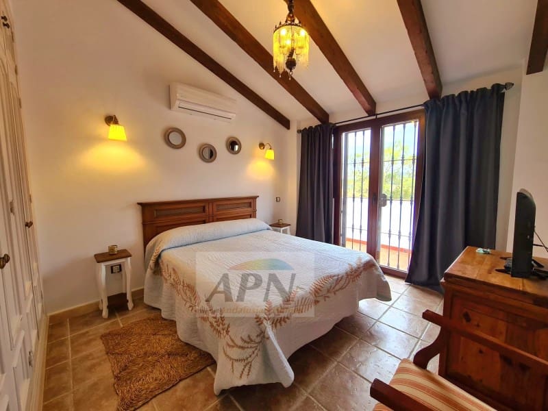 4 soveværelse Finca/Landehus til salg i Carratraca med swimmingpool - € 650.000 (Ref: 7639703)