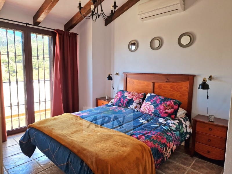 4 soveværelse Finca/Landehus til salg i Carratraca med swimmingpool - € 650.000 (Ref: 7639703)