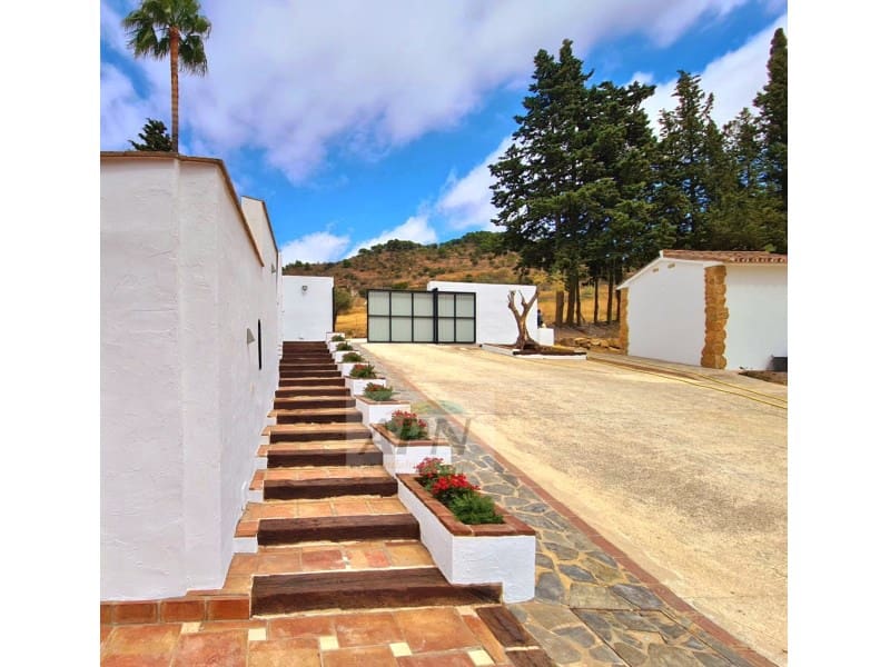 4 soveværelse Finca/Landehus til salg i Carratraca med swimmingpool - € 650.000 (Ref: 7639703)