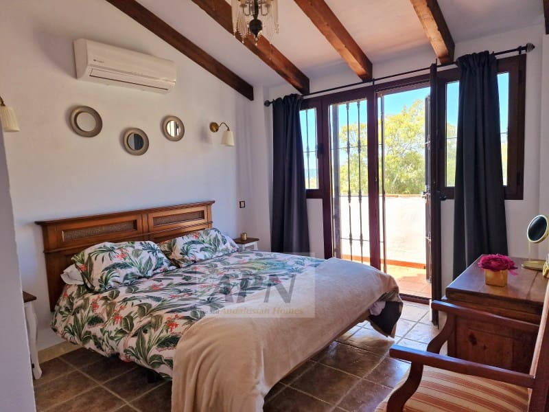 4 soveværelse Finca/Landehus til salg i Carratraca med swimmingpool - € 650.000 (Ref: 7639703)