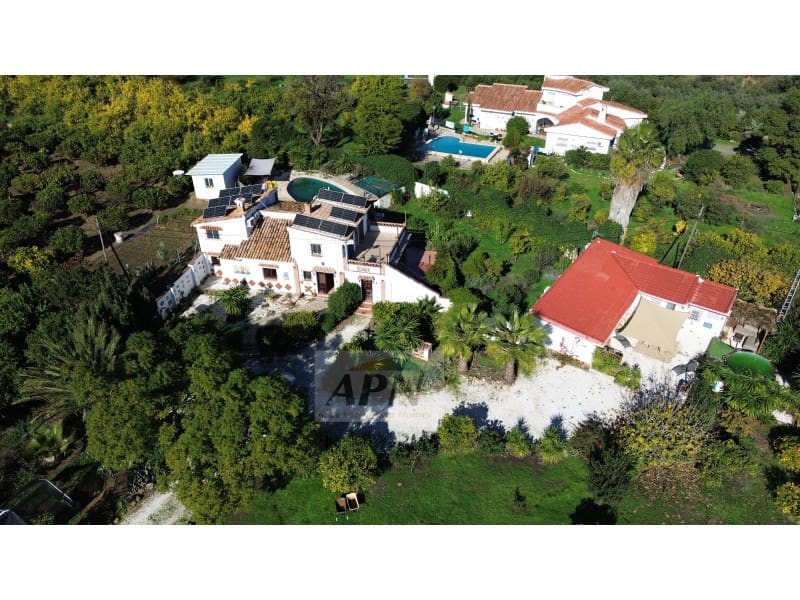 Finca/Casa Rural de 6 habitaciones en Alora en venta con piscina - 589.000 € (Ref: 7651769)