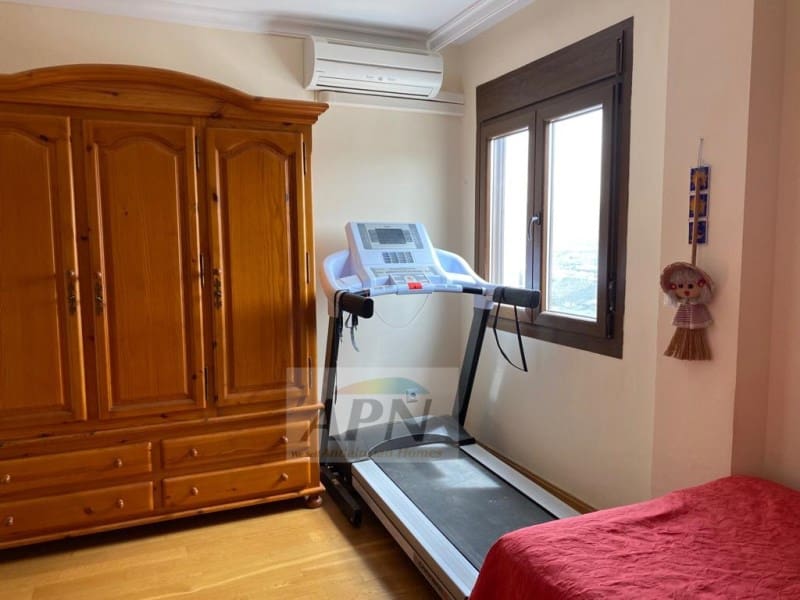 5 bedroom Apartment for rent in Alora with pool - € 950 (Ref: 7665995)