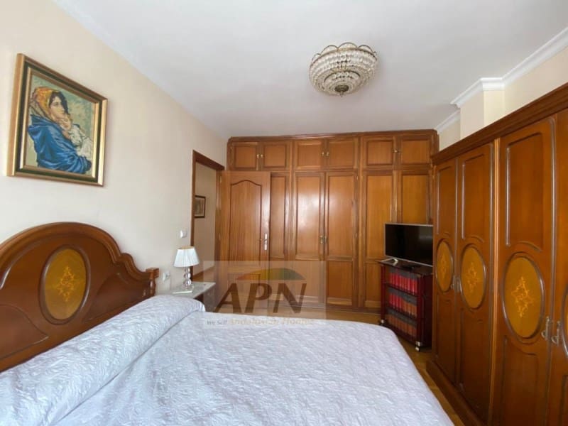 5 bedroom Apartment for rent in Alora with pool - € 950 (Ref: 7665995)