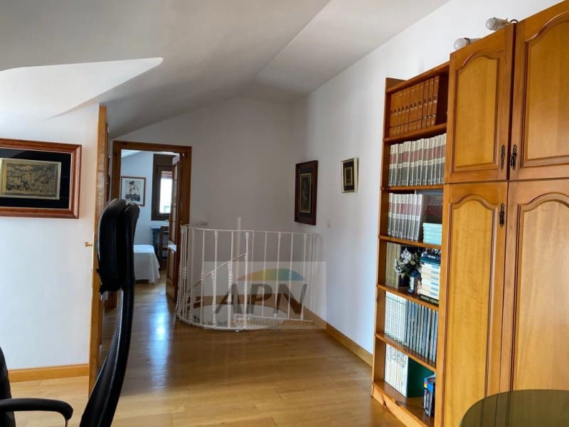 5 bedroom Apartment for rent in Alora with pool - € 950 (Ref: 7665995)