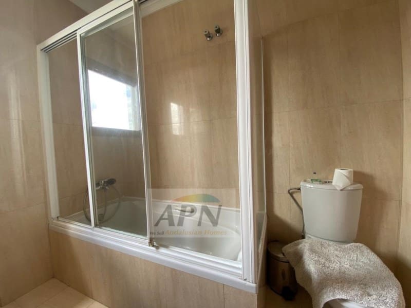 5 bedroom Apartment for rent in Alora with pool - € 950 (Ref: 7665995)