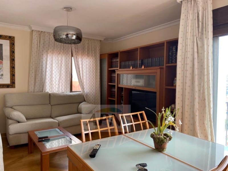 5 bedroom Apartment for rent in Alora with pool - € 950 (Ref: 7665995)