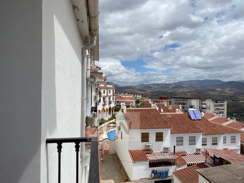 5 bedroom Apartment for rent in Alora with pool - € 950 (Ref: 7665995)