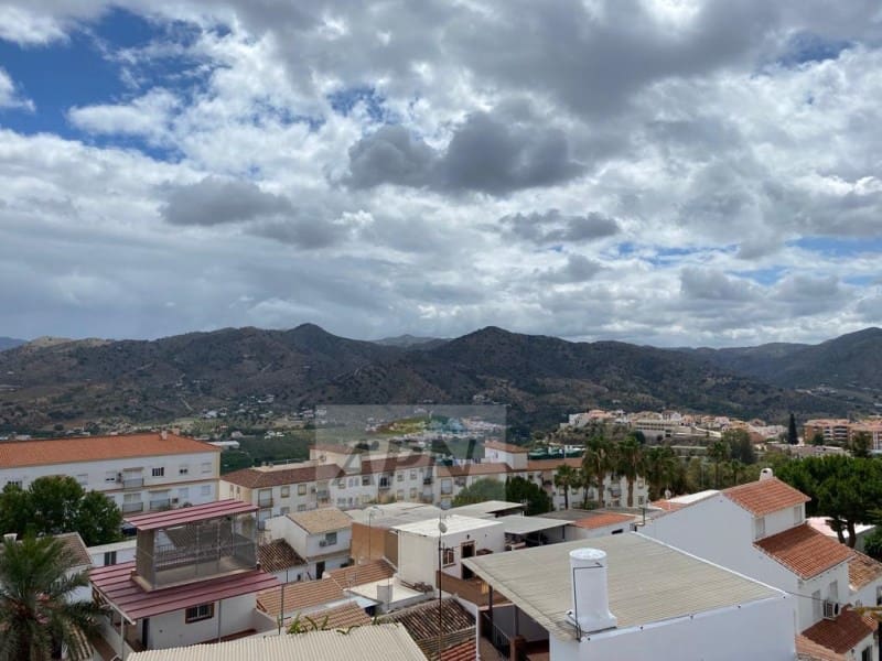 5 bedroom Apartment for rent in Alora with pool - € 950 (Ref: 7665995)