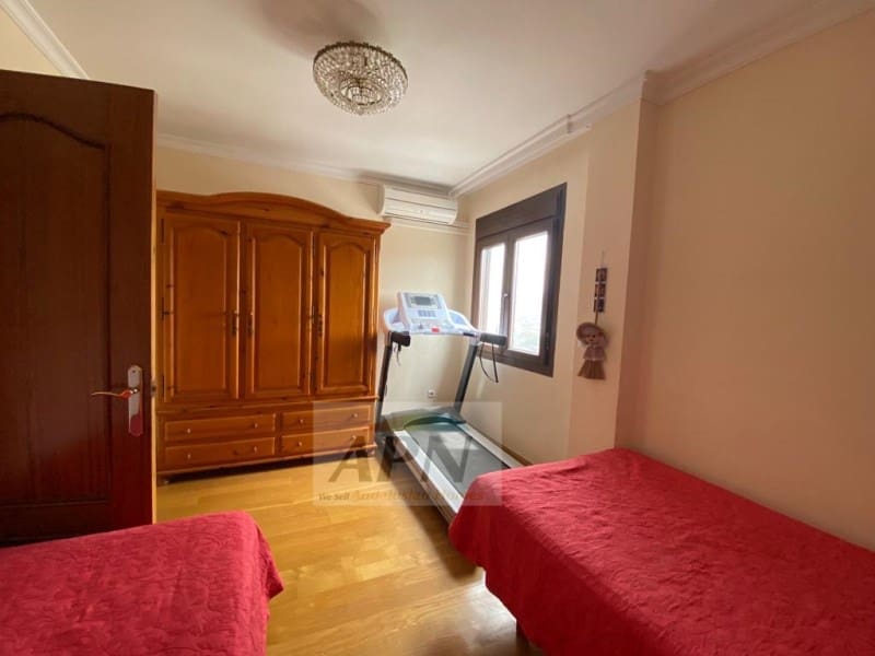 5 bedroom Apartment for rent in Alora with pool - € 950 (Ref: 7665995)