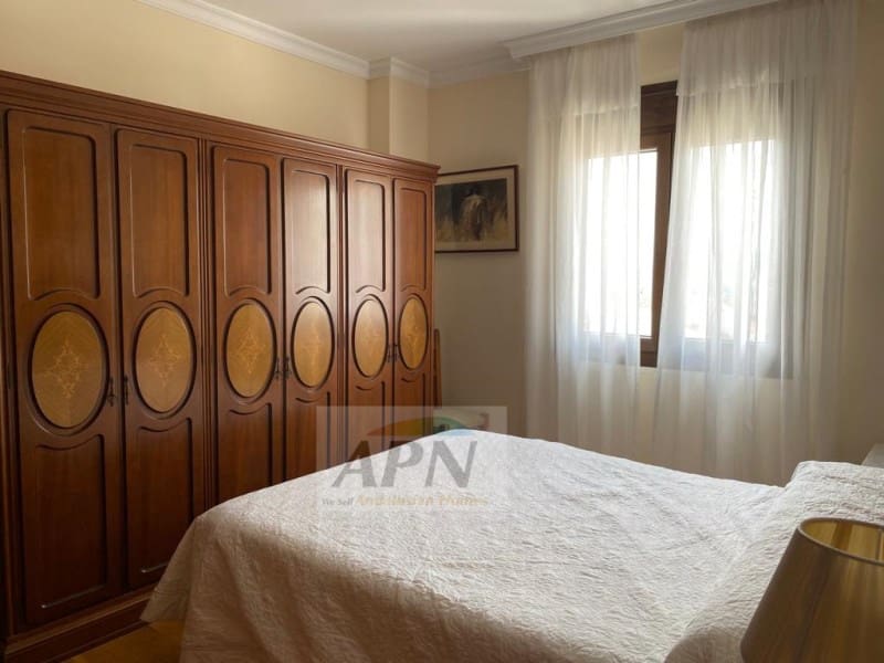5 bedroom Apartment for rent in Alora with pool - € 950 (Ref: 7665995)
